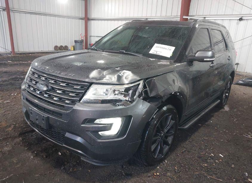 Photo 2 of 2017 Ford Explorer XLT (VIN 1FM5K8D8XHGC75291)