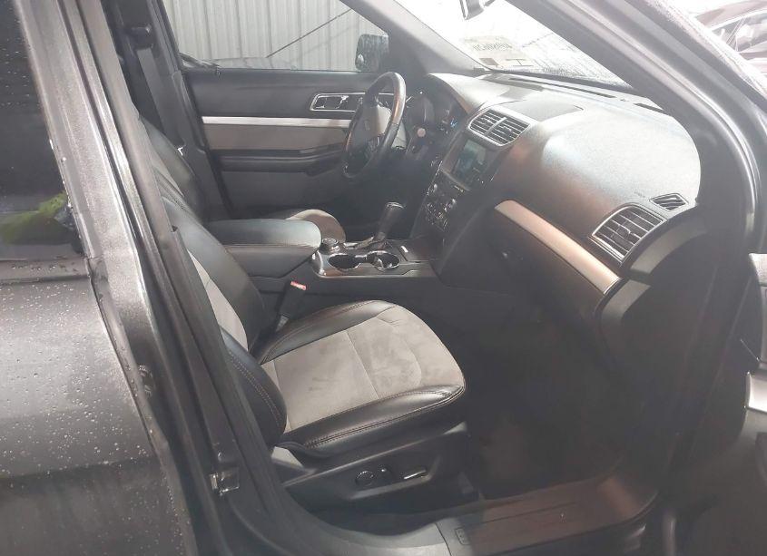 Photo 5 of 2017 Ford Explorer XLT (VIN 1FM5K8D8XHGC75291)