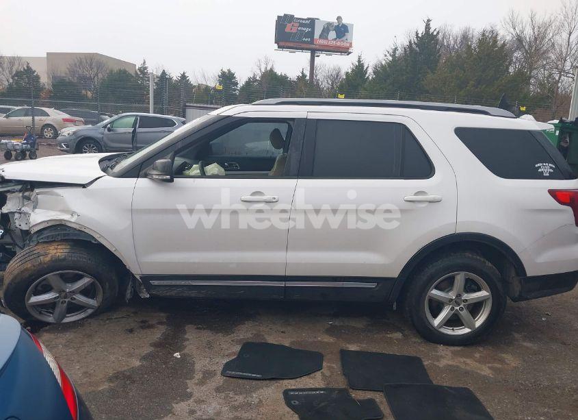 Photo 14 of 2017 Ford Explorer XLT (VIN 1FM5K8D8XHGC79616)