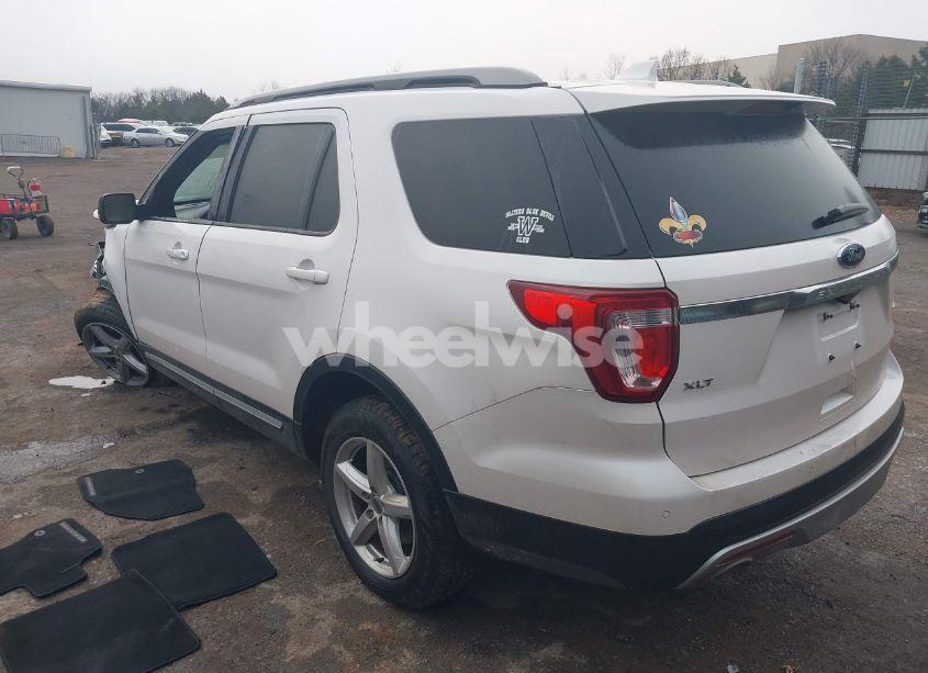 Photo 3 of 2017 Ford Explorer XLT (VIN 1FM5K8D8XHGC79616)