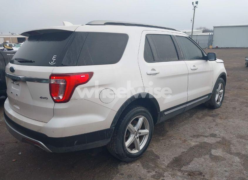 Photo 4 of 2017 Ford Explorer XLT (VIN 1FM5K8D8XHGC79616)