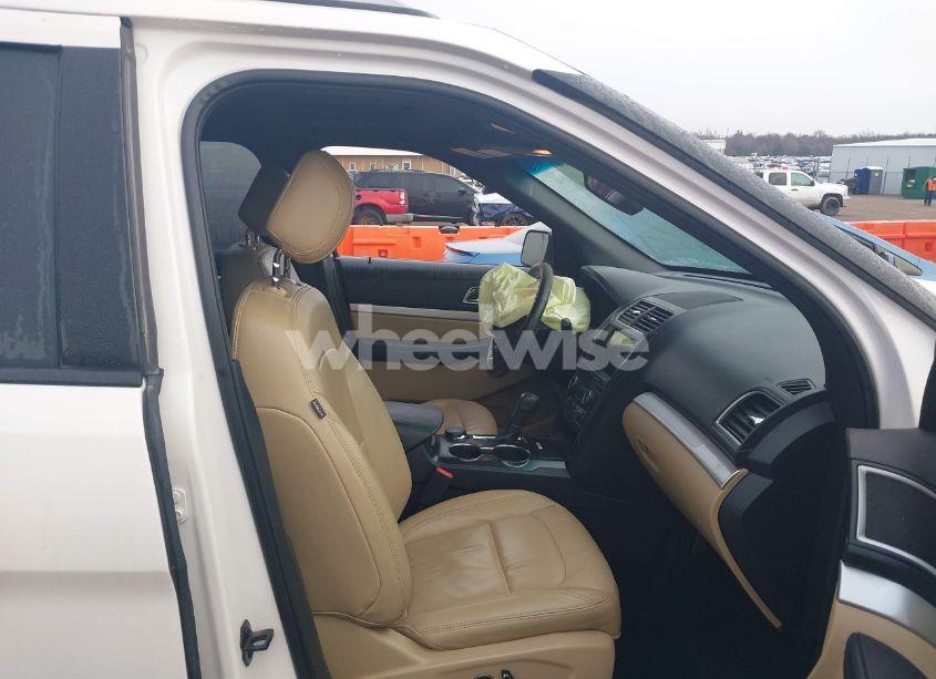 Photo 5 of 2017 Ford Explorer XLT (VIN 1FM5K8D8XHGC79616)