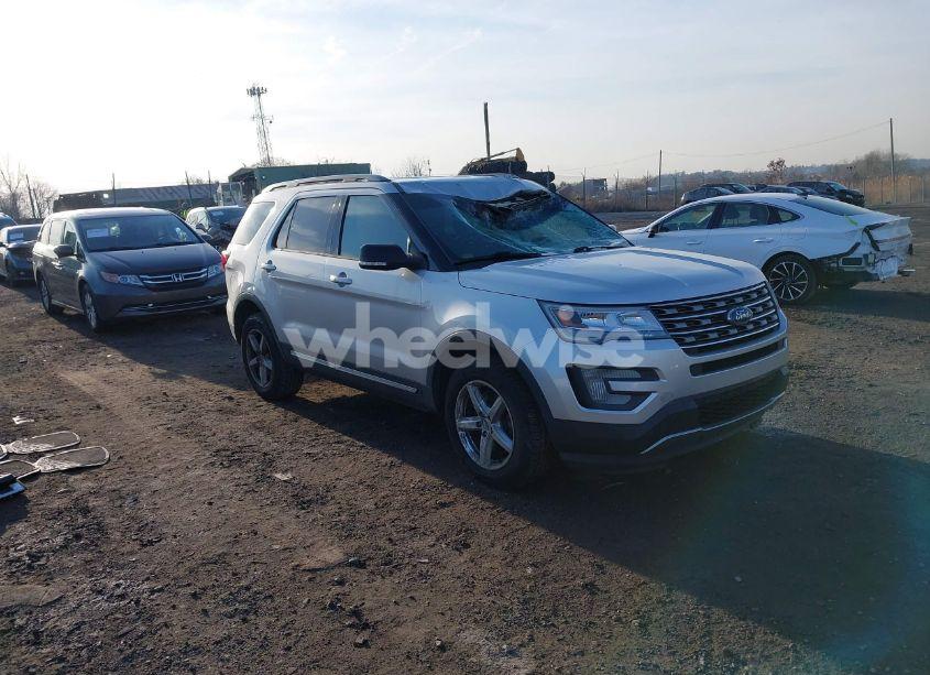 2017 Ford Explorer XLT (VIN 1FM5K8D8XHGC88297) main photo