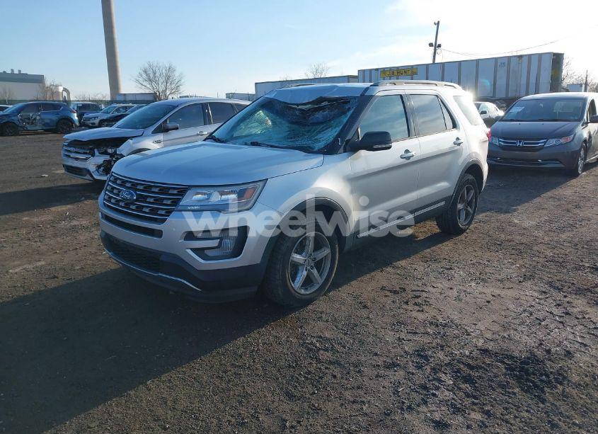 Photo 2 of 2017 Ford Explorer XLT (VIN 1FM5K8D8XHGC88297)