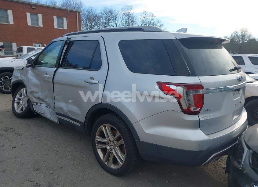 Photo 3 of 2017 Ford Explorer XLT (VIN 1FM5K8D8XHGC97971)