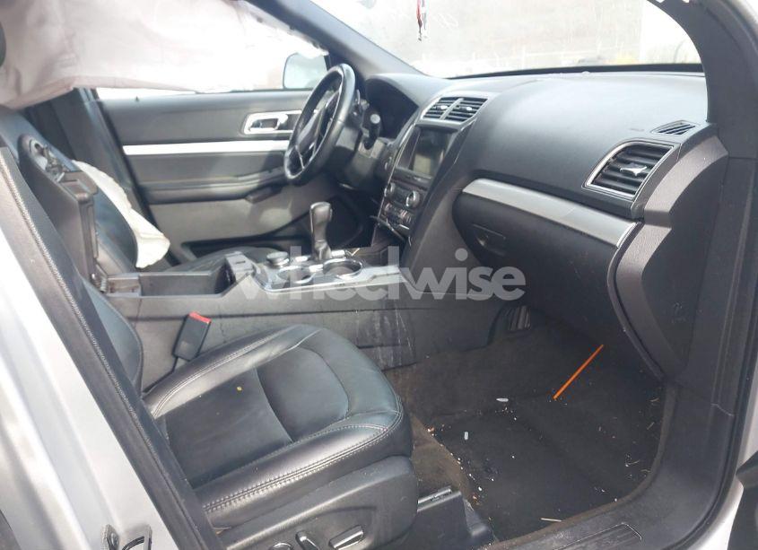 Photo 5 of 2017 Ford Explorer XLT (VIN 1FM5K8D8XHGC97971)