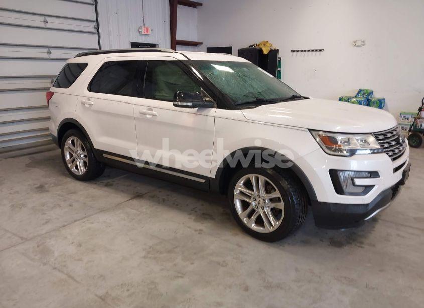 2017 Ford Explorer XLT (VIN 1FM5K8D8XHGD36042) main photo
