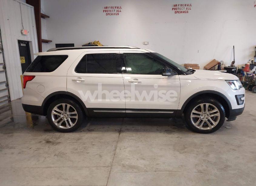 Photo 13 of 2017 Ford Explorer XLT (VIN 1FM5K8D8XHGD36042)