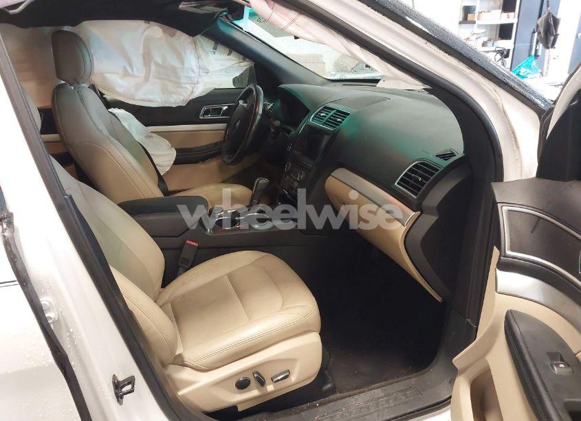 Photo 5 of 2017 Ford Explorer XLT (VIN 1FM5K8D8XHGD36042)