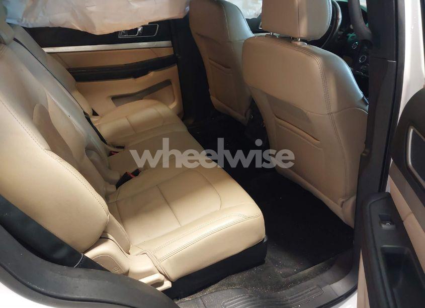 Photo 8 of 2017 Ford Explorer XLT (VIN 1FM5K8D8XHGD36042)