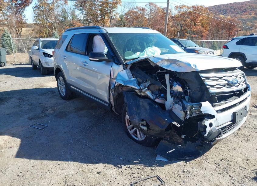 2018 Ford Explorer XLT (VIN 1FM5K8D8XJGA36457) main photo