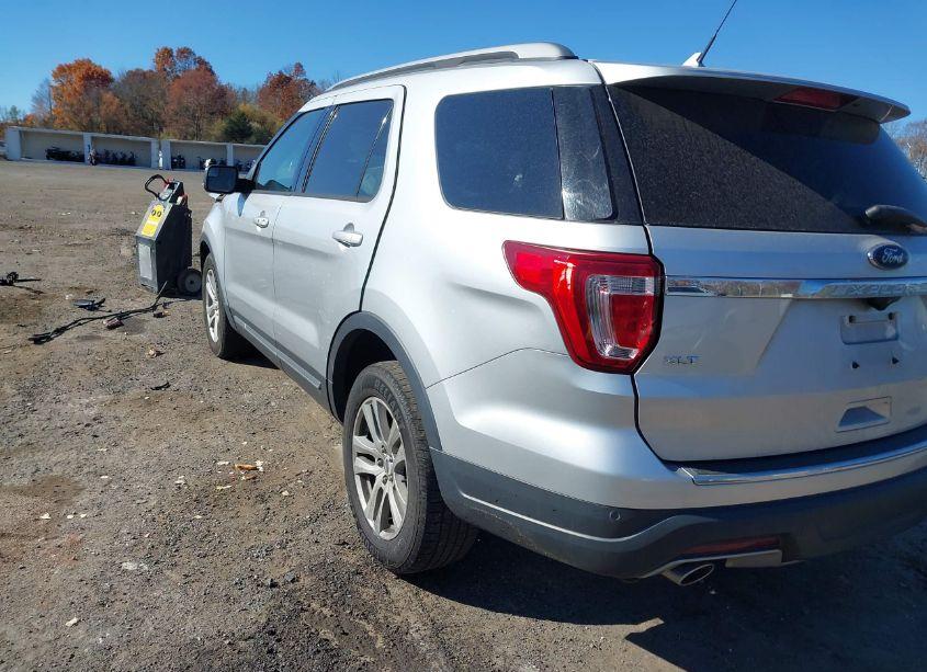 Photo 3 of 2018 Ford Explorer XLT (VIN 1FM5K8D8XJGA36457)