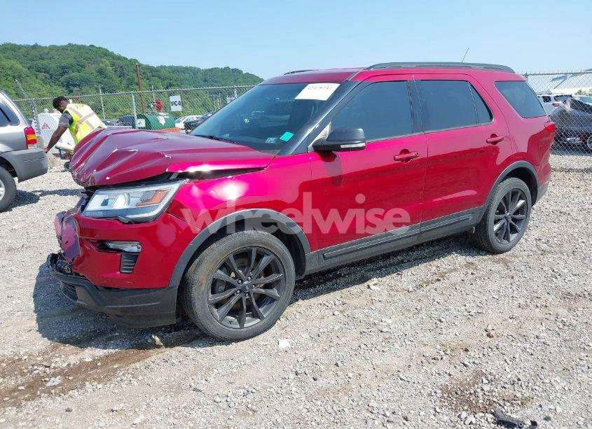 Photo 2 of 2018 Ford Explorer XLT (VIN 1FM5K8D8XJGA53436)