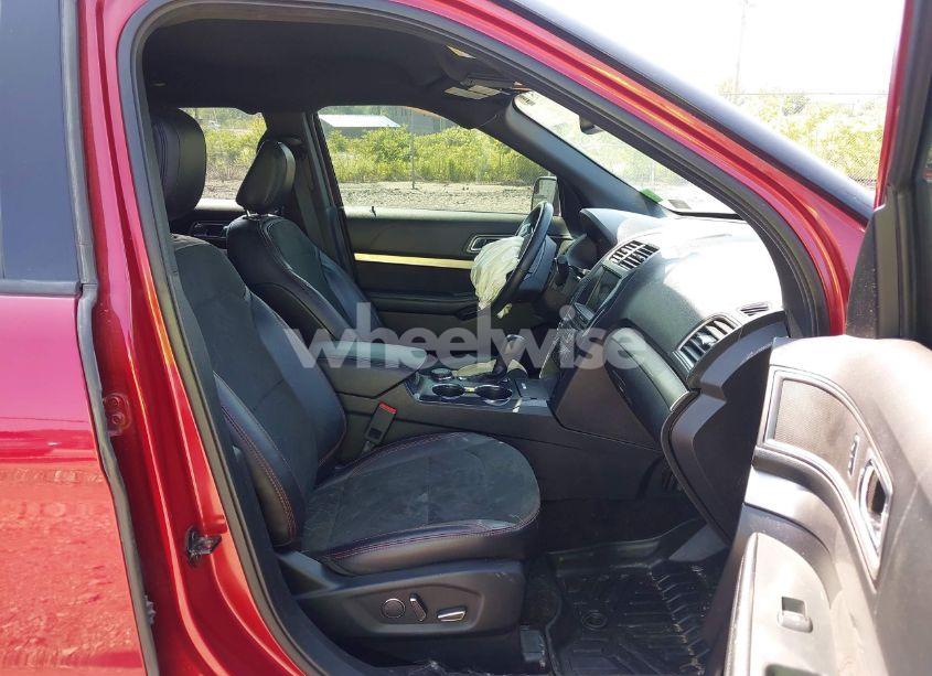 Photo 5 of 2018 Ford Explorer XLT (VIN 1FM5K8D8XJGA53436)