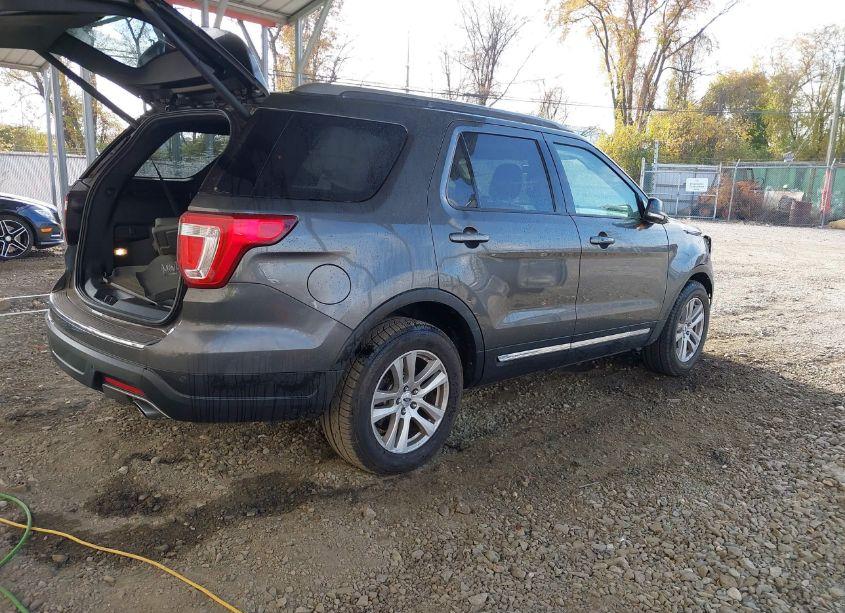 Photo 4 of 2018 Ford Explorer XLT (VIN 1FM5K8D8XJGA62458)