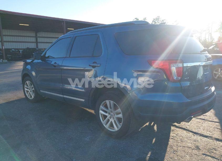 Photo 3 of 2018 Ford Explorer XLT (VIN 1FM5K8D8XJGA83634)