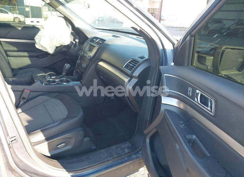 Photo 5 of 2018 Ford Explorer XLT (VIN 1FM5K8D8XJGA83634)