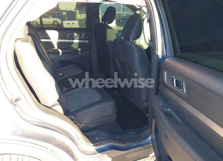 Photo 8 of 2018 Ford Explorer XLT (VIN 1FM5K8D8XJGA83634)