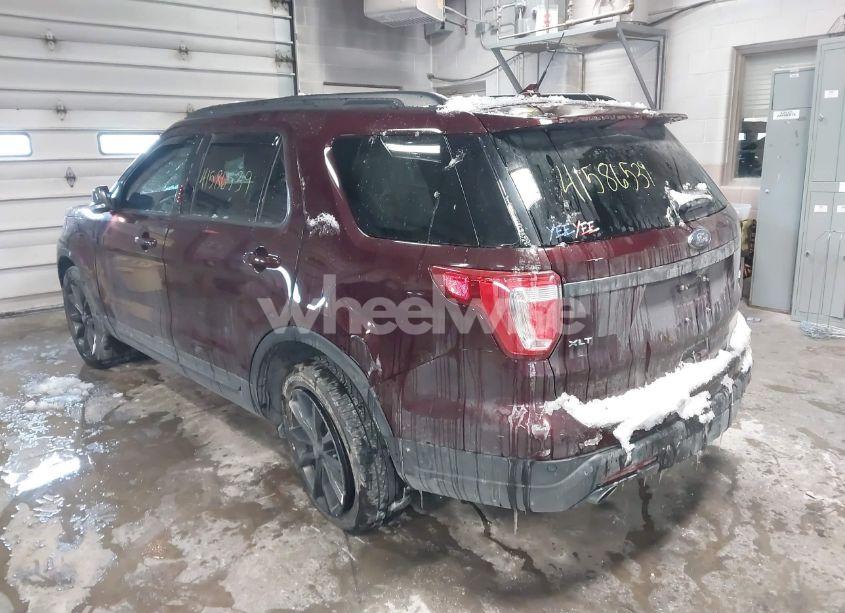 Photo 3 of 2018 Ford Explorer XLT (VIN 1FM5K8D8XJGB28149)