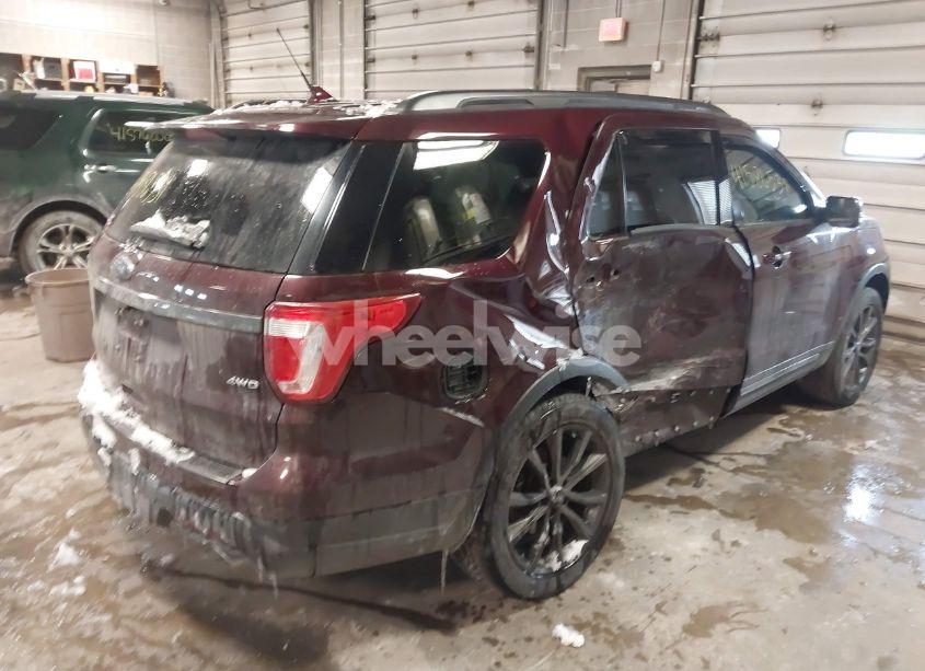 Photo 4 of 2018 Ford Explorer XLT (VIN 1FM5K8D8XJGB28149)