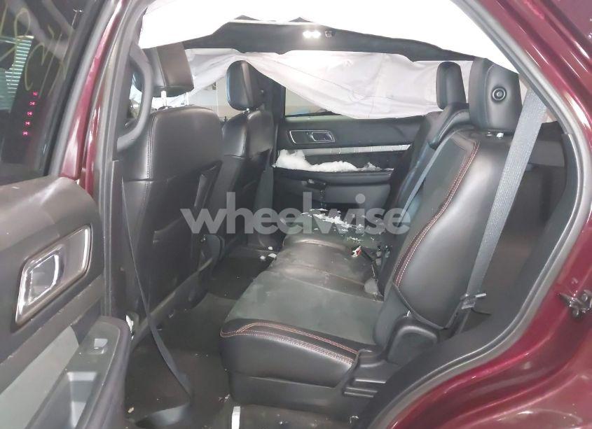 Photo 8 of 2018 Ford Explorer XLT (VIN 1FM5K8D8XJGB28149)