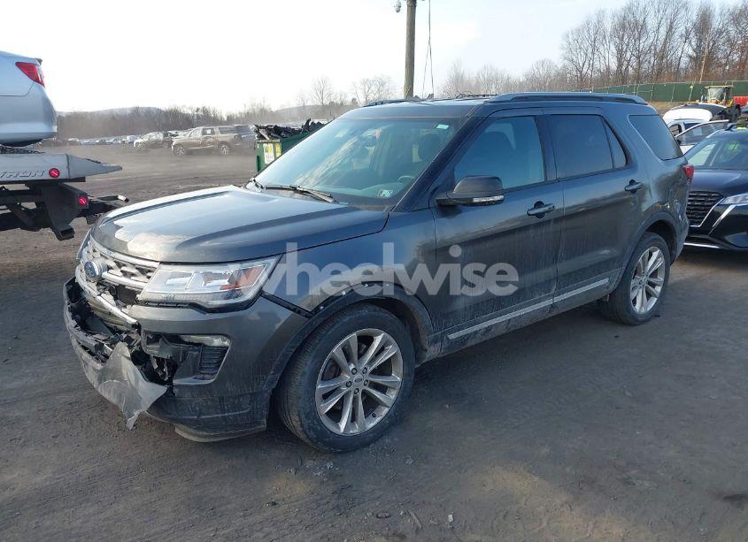 Photo 2 of 2018 Ford Explorer XLT (VIN 1FM5K8D8XJGB74158)