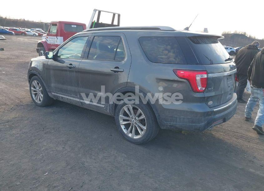 Photo 3 of 2018 Ford Explorer XLT (VIN 1FM5K8D8XJGB74158)