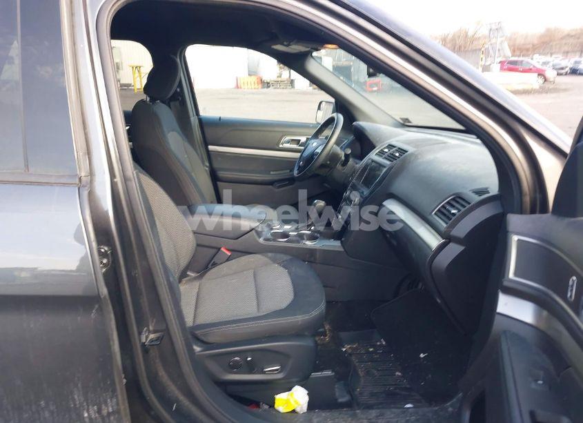 Photo 5 of 2018 Ford Explorer XLT (VIN 1FM5K8D8XJGB74158)