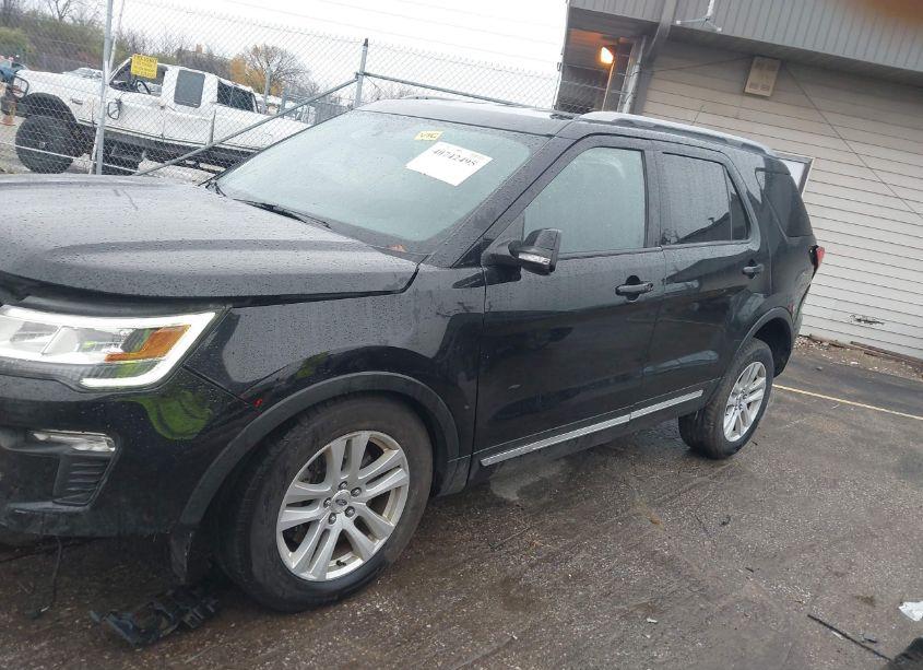 Photo 15 of 2018 Ford Explorer XLT (VIN 1FM5K8D8XJGC65527)