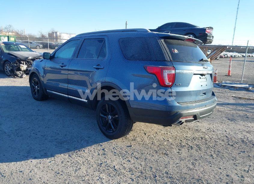 Photo 3 of 2018 Ford Explorer XLT (VIN 1FM5K8D8XJGC66404)