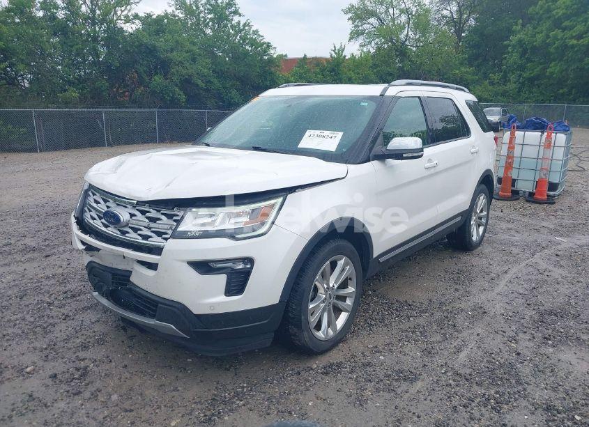 Photo 2 of 2019 Ford Explorer XLT (VIN 1FM5K8D8XKGA38887)