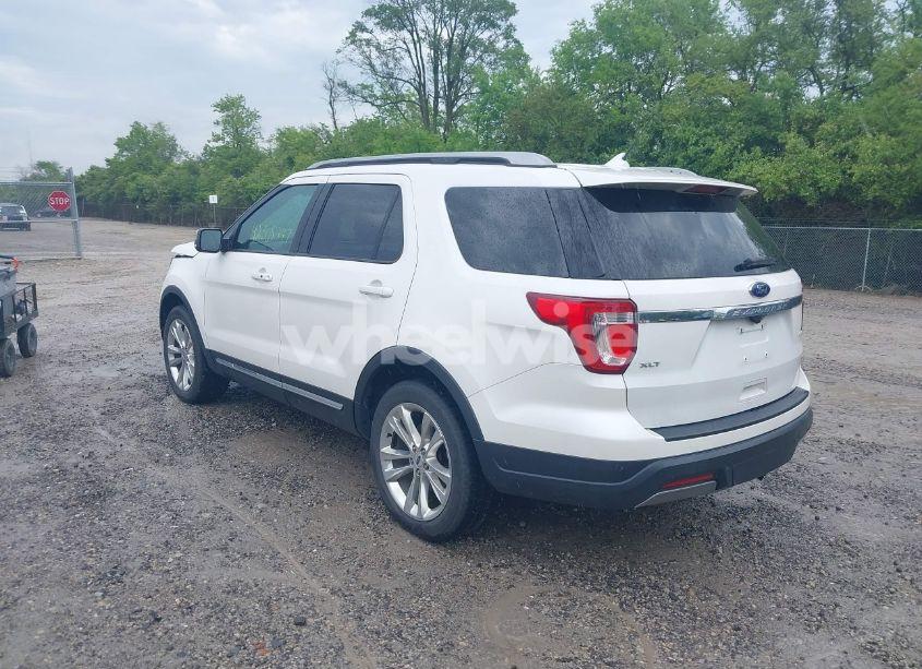 Photo 3 of 2019 Ford Explorer XLT (VIN 1FM5K8D8XKGA38887)