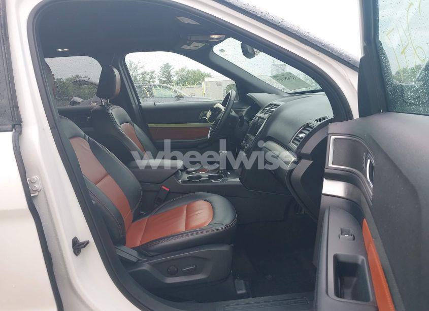 Photo 5 of 2019 Ford Explorer XLT (VIN 1FM5K8D8XKGA38887)