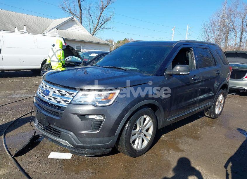 Photo 2 of 2019 Ford Explorer XLT (VIN 1FM5K8D8XKGA70108)