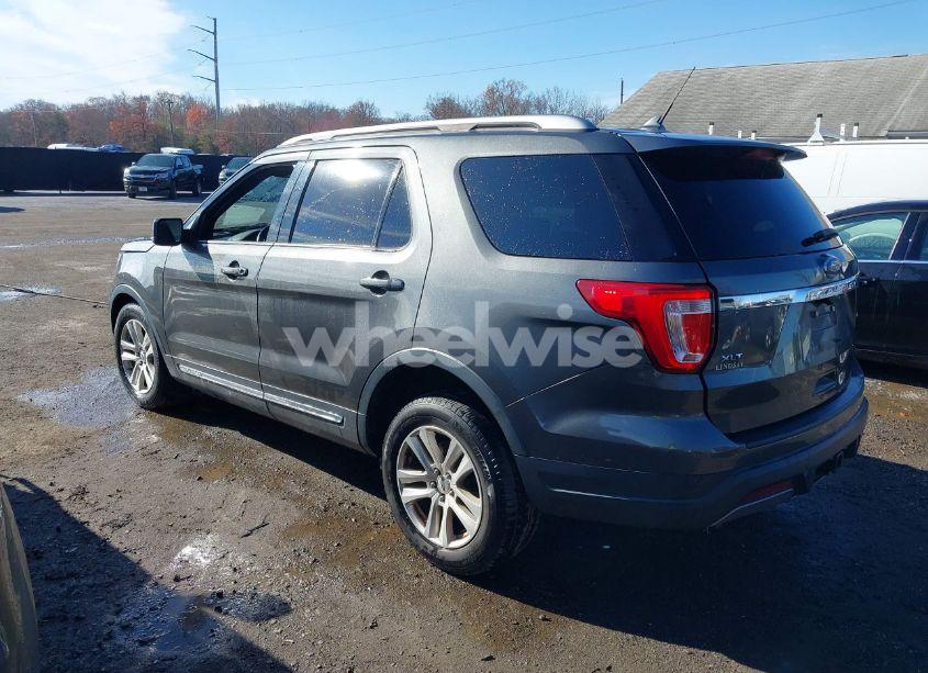 Photo 3 of 2019 Ford Explorer XLT (VIN 1FM5K8D8XKGA70108)