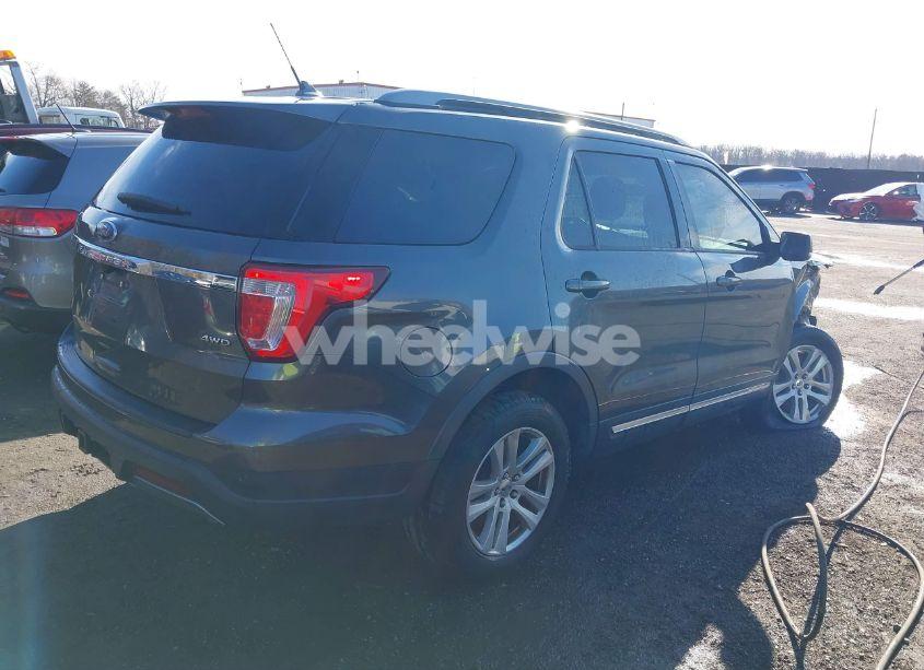 Photo 4 of 2019 Ford Explorer XLT (VIN 1FM5K8D8XKGA70108)