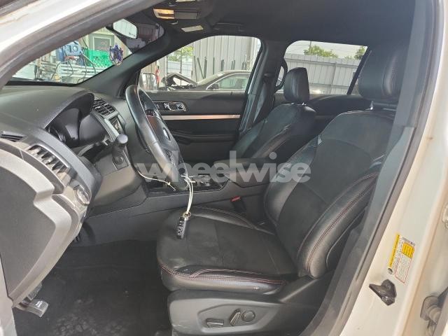 Photo 11 of 2019 FORD EXPLORER XLT (VIN 1FM5K8D8XKGA71159)