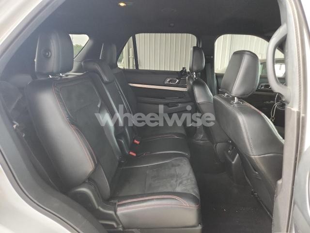 Photo 13 of 2019 FORD EXPLORER XLT (VIN 1FM5K8D8XKGA71159)