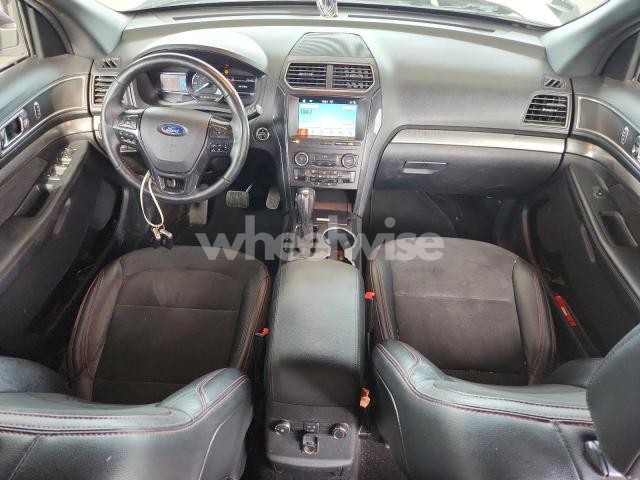 Photo 3 of 2019 FORD EXPLORER XLT (VIN 1FM5K8D8XKGA71159)