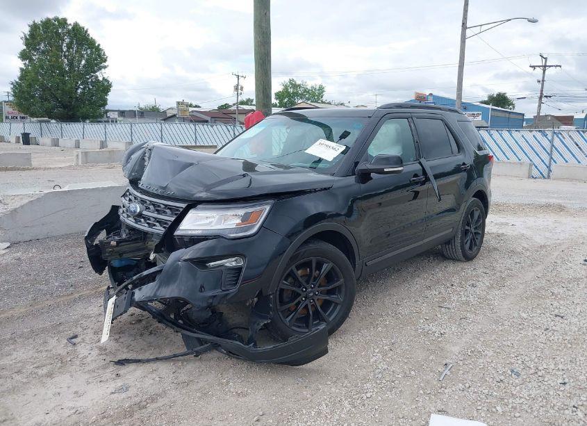 Photo 2 of 2019 Ford Explorer XLT (VIN 1FM5K8D8XKGA81495)