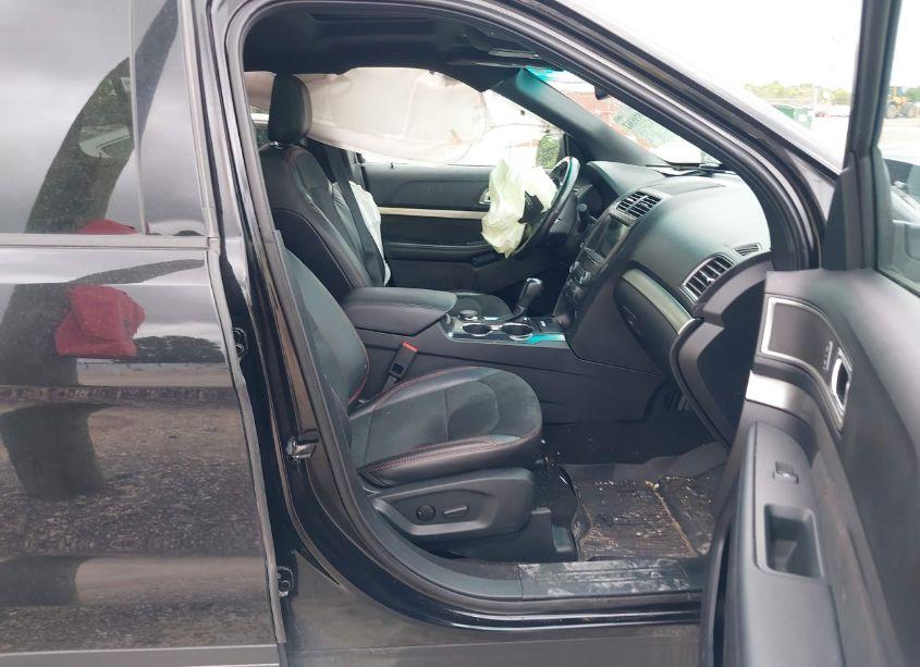 Photo 5 of 2019 Ford Explorer XLT (VIN 1FM5K8D8XKGA81495)