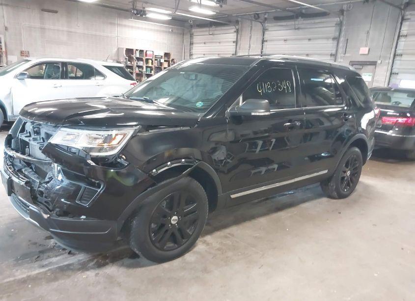 Photo 2 of 2019 Ford Explorer XLT (VIN 1FM5K8D8XKGB04015)