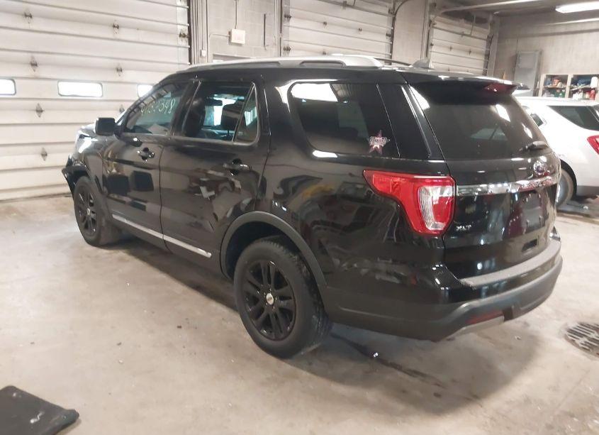 Photo 3 of 2019 Ford Explorer XLT (VIN 1FM5K8D8XKGB04015)