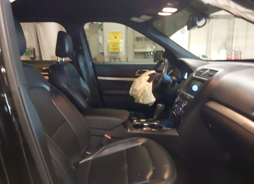 Photo 5 of 2019 Ford Explorer XLT (VIN 1FM5K8D8XKGB04015)