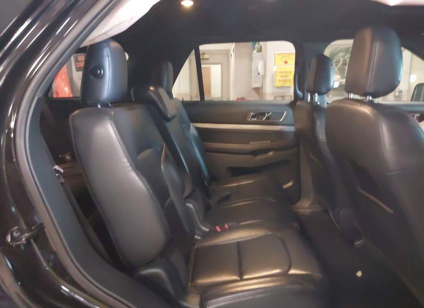 Photo 8 of 2019 Ford Explorer XLT (VIN 1FM5K8D8XKGB04015)