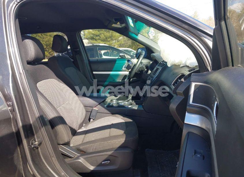 Photo 5 of 2017 Ford Explorer XLT (VIN 1FM5K8DH0HGA14008)