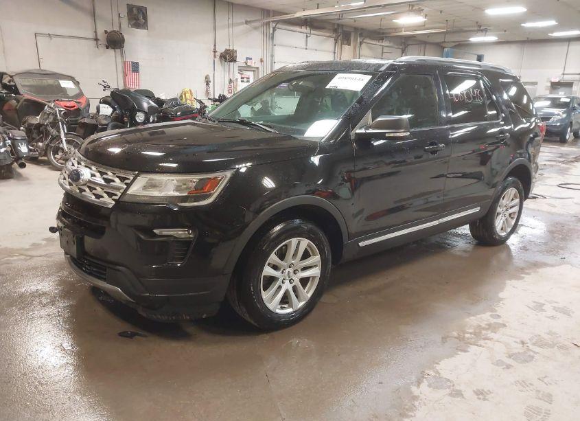 Photo 2 of 2019 Ford Explorer XLT (VIN 1FM5K8DH0KGA17742)