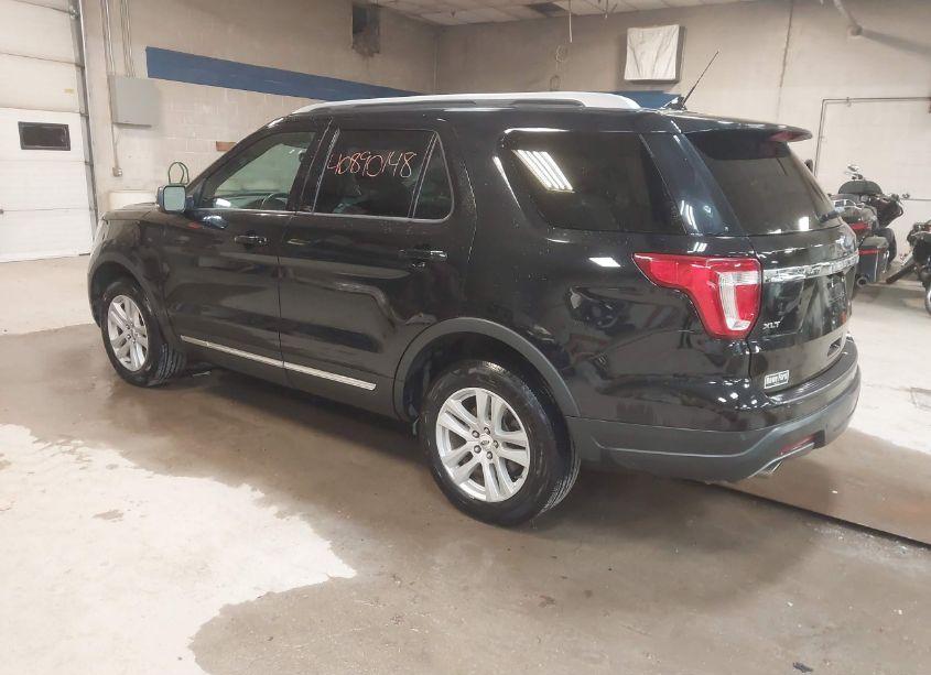 Photo 3 of 2019 Ford Explorer XLT (VIN 1FM5K8DH0KGA17742)