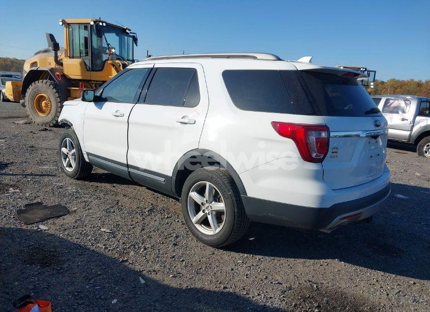 Photo 3 of 2016 Ford Explorer XLT (VIN 1FM5K8DH1GGD22819)