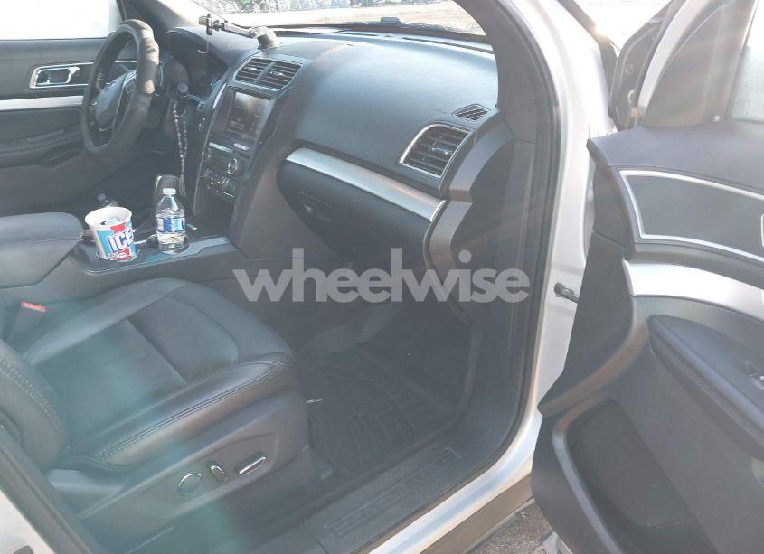 Photo 5 of 2016 Ford Explorer XLT (VIN 1FM5K8DH2GGC55289)